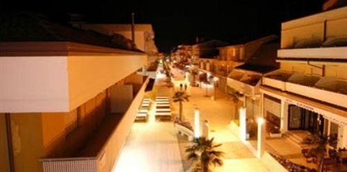 Aparthotel Esperya Lignano Sabbiadoro Exteriér fotografie